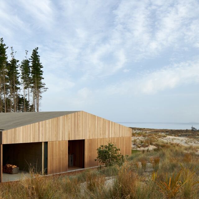 Te Arai Beach House in New Zealand
Designed by Fearon Hay 
Interior Design by Sonja Hawkins 
Photography by Simon Wilson

@fearonhay 
@sonjahawkins 

#architecture #house #home #archigram #architecturedesign #architecturephotography #photography #design #designhome #instagood #instafollow #follow #housetour #inspiration #archilovers